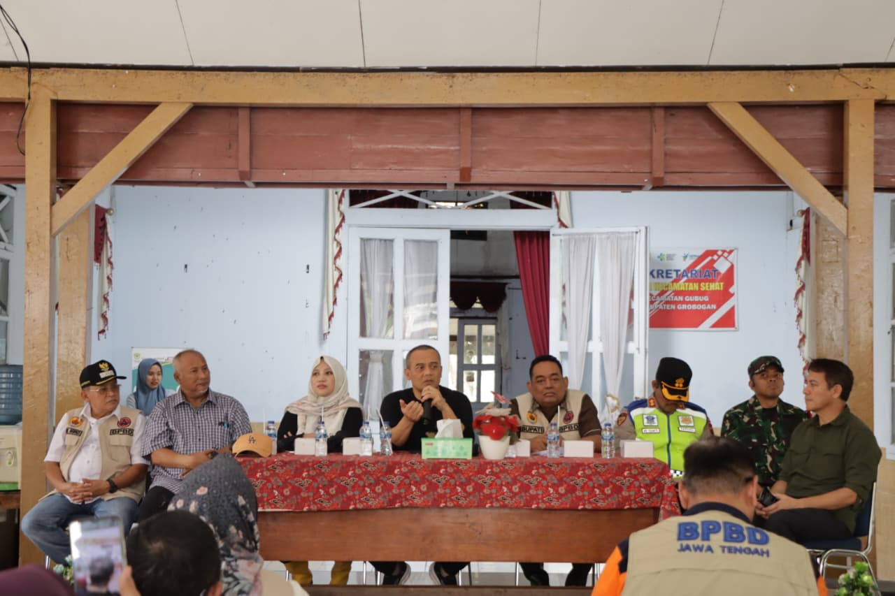 Tinjau Tanggul Jebol di Tinanding, Bupati Grobogan Dengan Kementerian PU Percepat Perbaikan Permanen