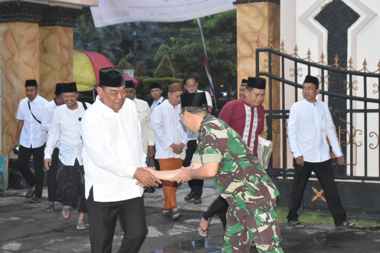 Bupati Setyo Hadi Awali Safari Ramadhan 1447 H di Masjid Agung Baitul Makmur