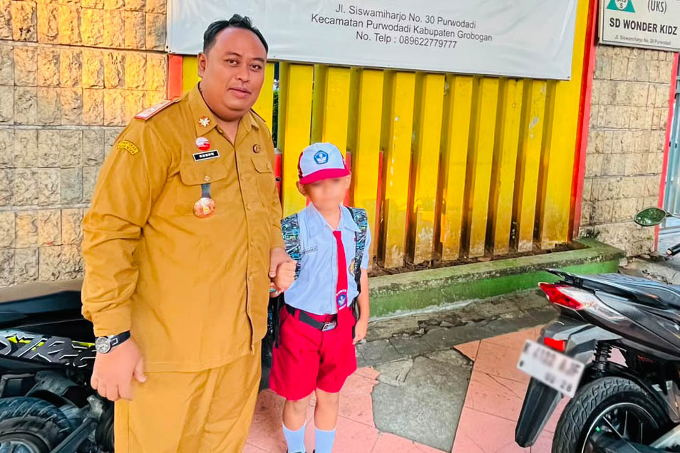 Pemkab Grobogan Dukung Gerakan Ayah Mengantar Anak pada Hari Pertama Sekolah (GAMAS)
