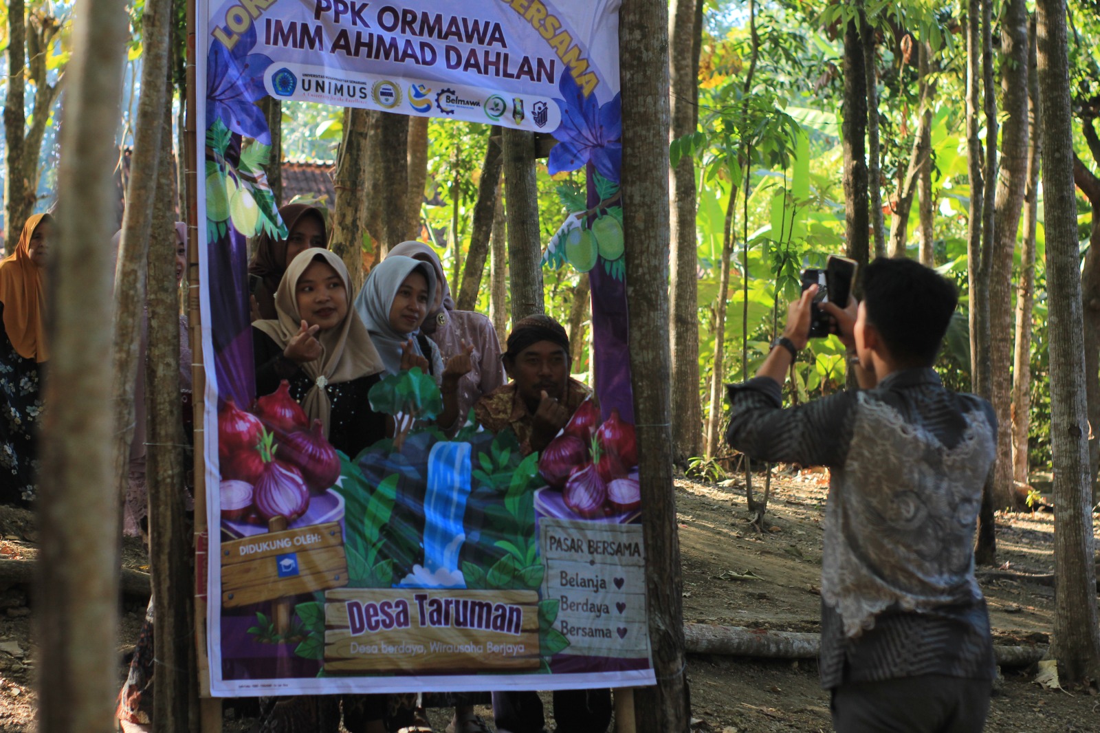 PPK Ormawa IMM Ahmad Dahlan UNIMUS Gelar Pasar Raya dan Lokakarya di Wisata Air Terjun Bengkat Indah