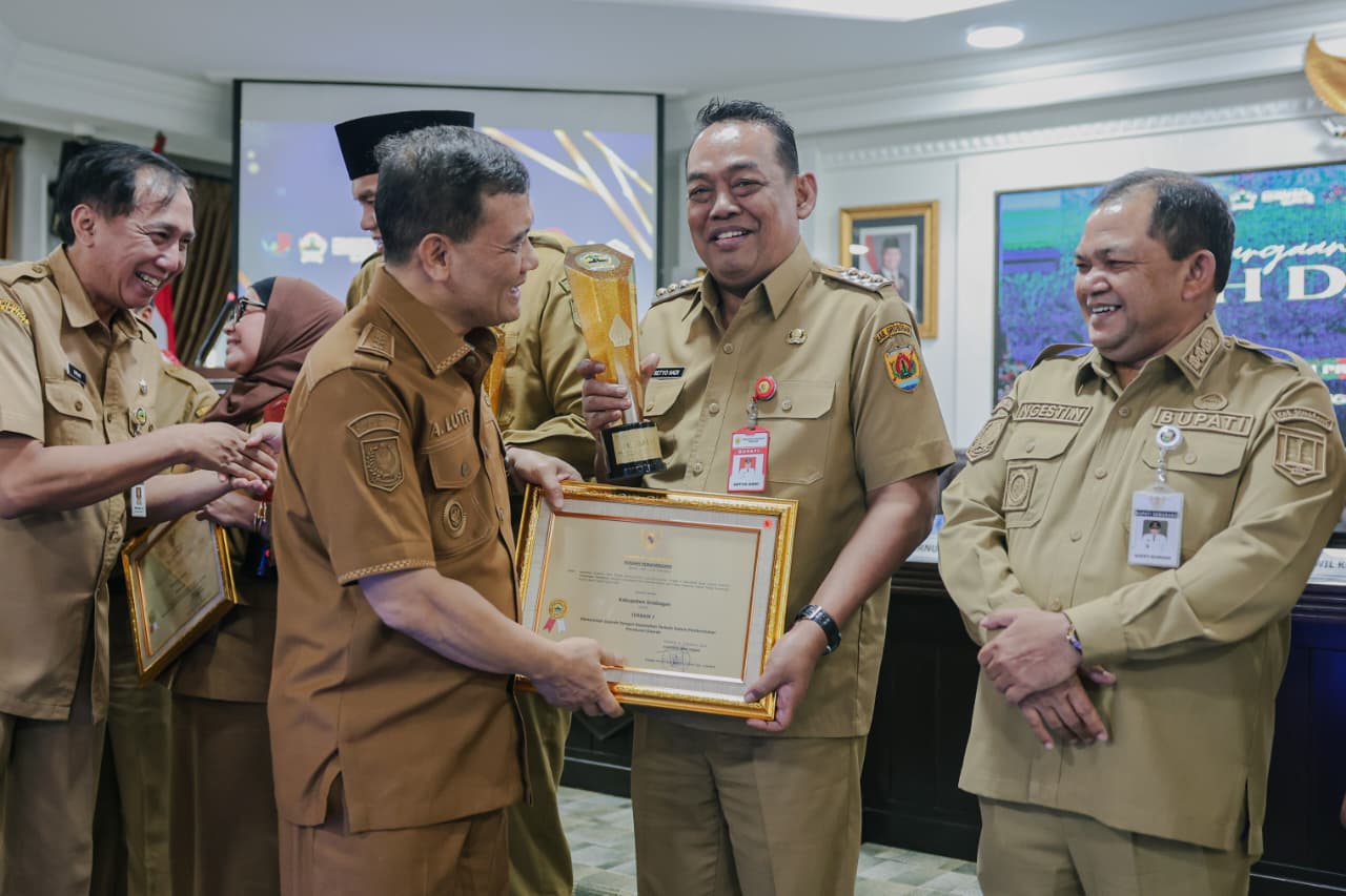 Grobogan Raih Tiga Penghargaan Pengelolaan JDIH dan Kepatuhan Pembentukan Perda